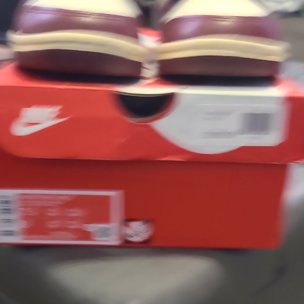 Nike Dunk Low SE Sisterhood Team Red - Picture 10 of 10